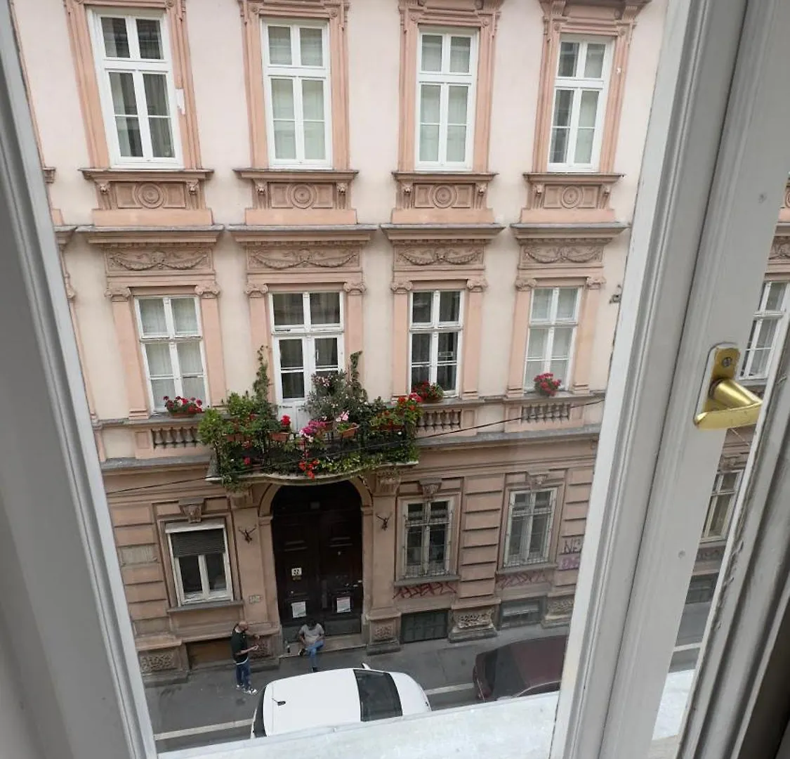 Bp Central Apartment Budapest Hungary